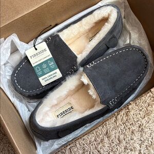 🆕 Fireside by DEARFOAMS Gray Slippers